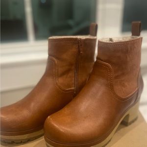 Size 7 universal thread women clog boots size 7 .. no tears